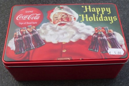 4057-4 € 5,00  coca cola ijzeren voorraadblik kerstman met 6 flesjes  B 20cm D13cm H7cm